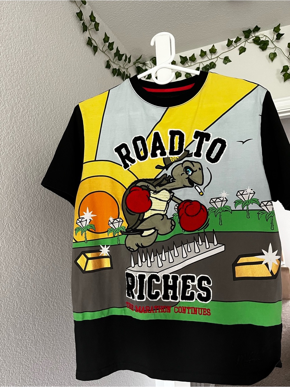 Road to Riches Graphic Short Sleeve Tee in Black, Yellow & Green